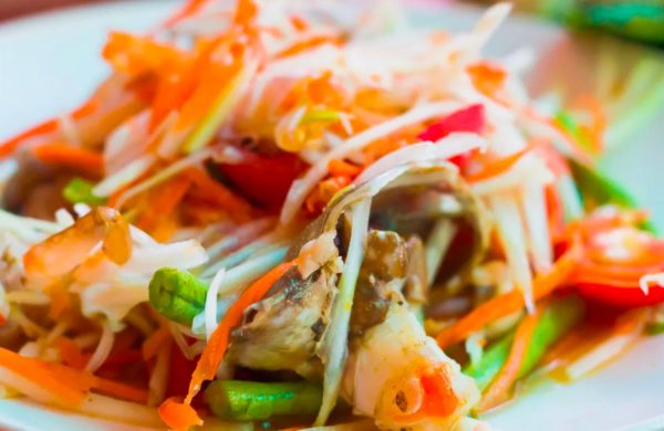 1529915119_dish-meal-food-salad-produce-plate-seafood-cuisine-close-up-asian-food-pad-thai-thai-food-chinese-food-cello